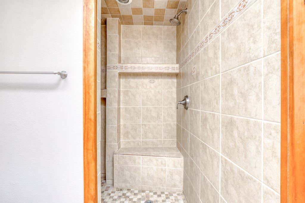 Expansive golf-view getaway with private hot tub, pool, fast WiFi & game room