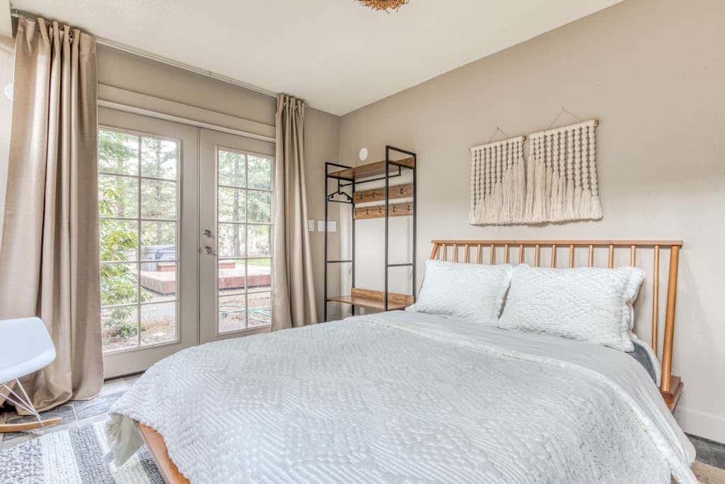 Expansive golf-view getaway with private hot tub, pool, fast WiFi & game room