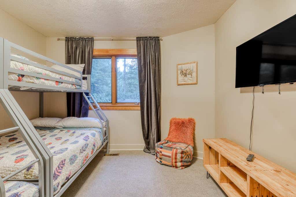 Expansive golf-view getaway with private hot tub, pool, fast WiFi & game room