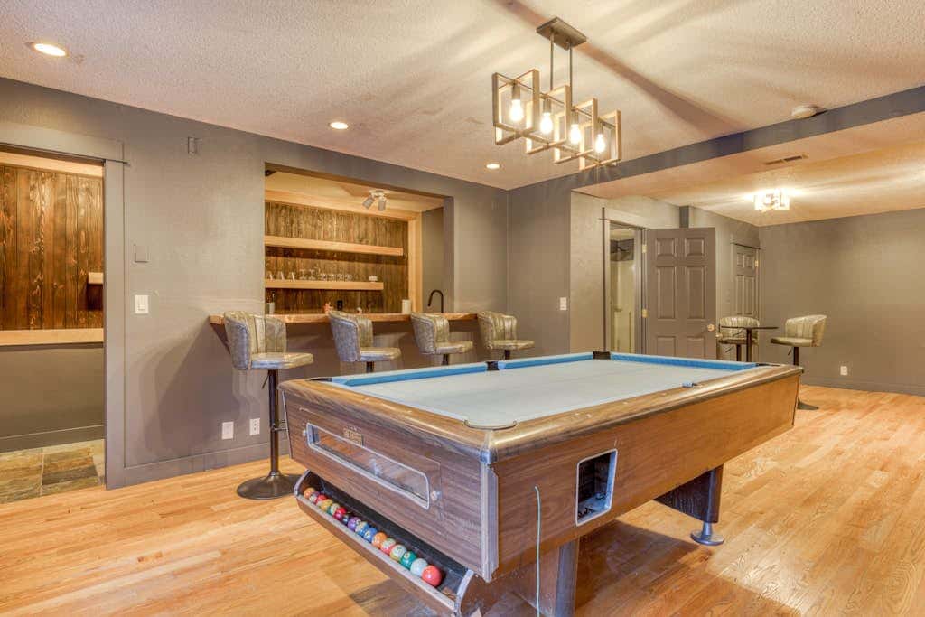 Expansive golf-view getaway with private hot tub, pool, fast WiFi & game room