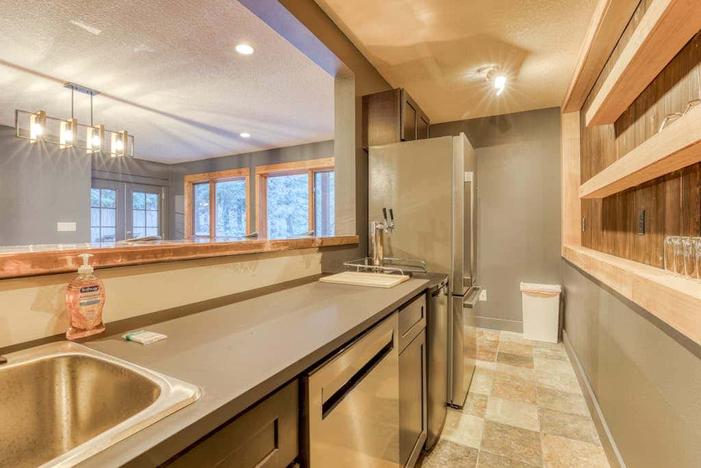 Expansive golf-view getaway with private hot tub, pool, fast WiFi & game room