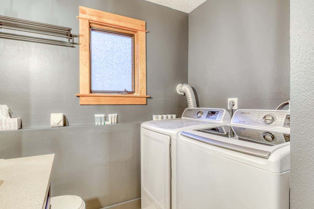 Expansive golf-view getaway with private hot tub, pool, fast WiFi & game room