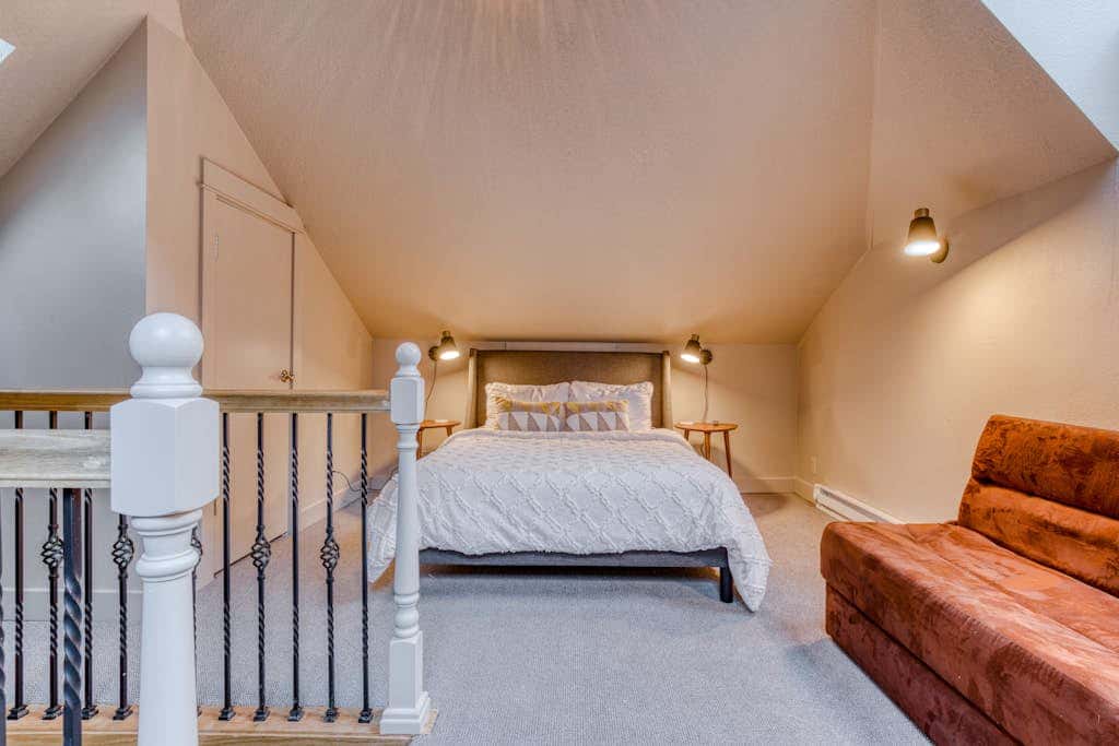 Expansive golf-view getaway with private hot tub, pool, fast WiFi & game room
