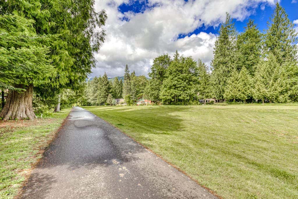 Expansive golf-view getaway with private hot tub, pool, fast WiFi & game room