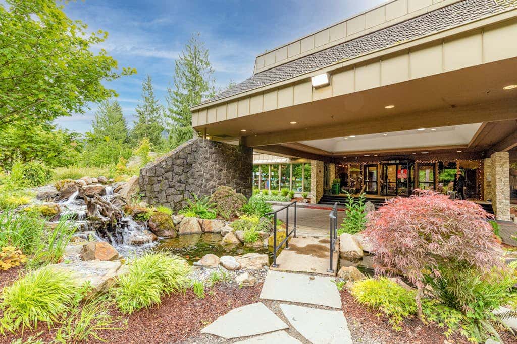 Expansive golf-view getaway with private hot tub, pool, fast WiFi & game room