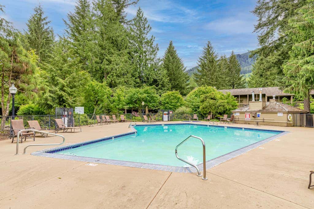 Expansive golf-view getaway with private hot tub, pool, fast WiFi & game room