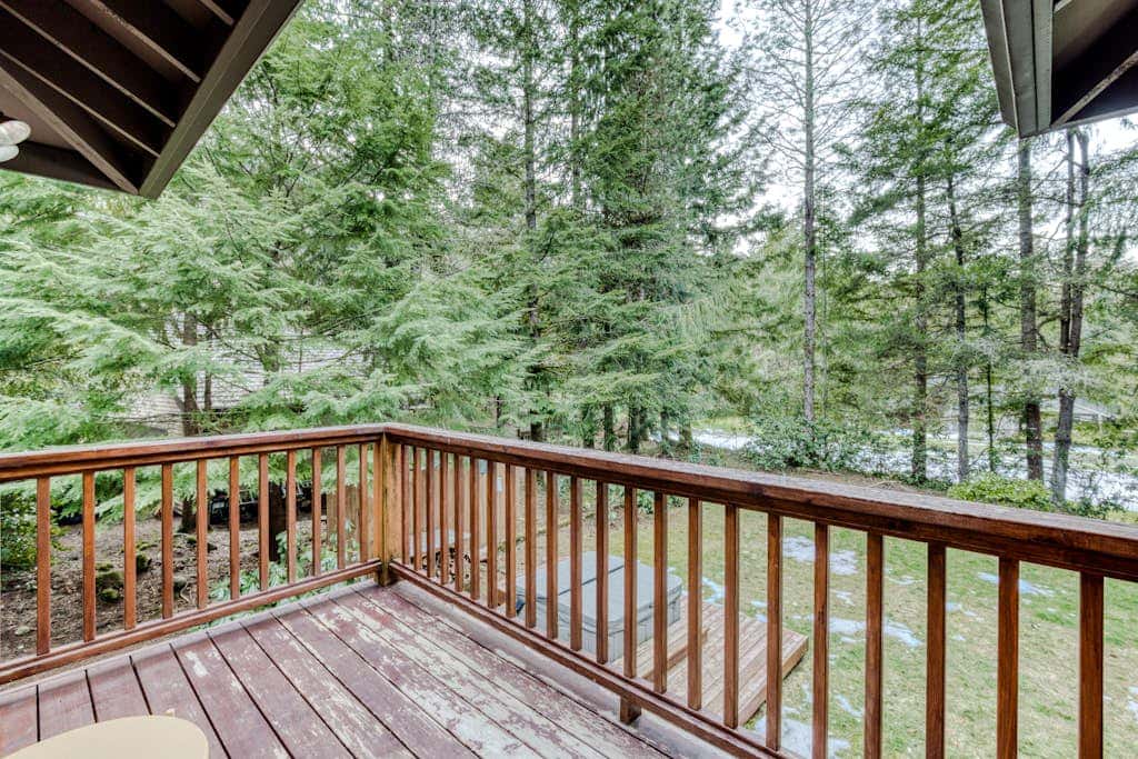 Expansive golf-view getaway with private hot tub, pool, fast WiFi & game room