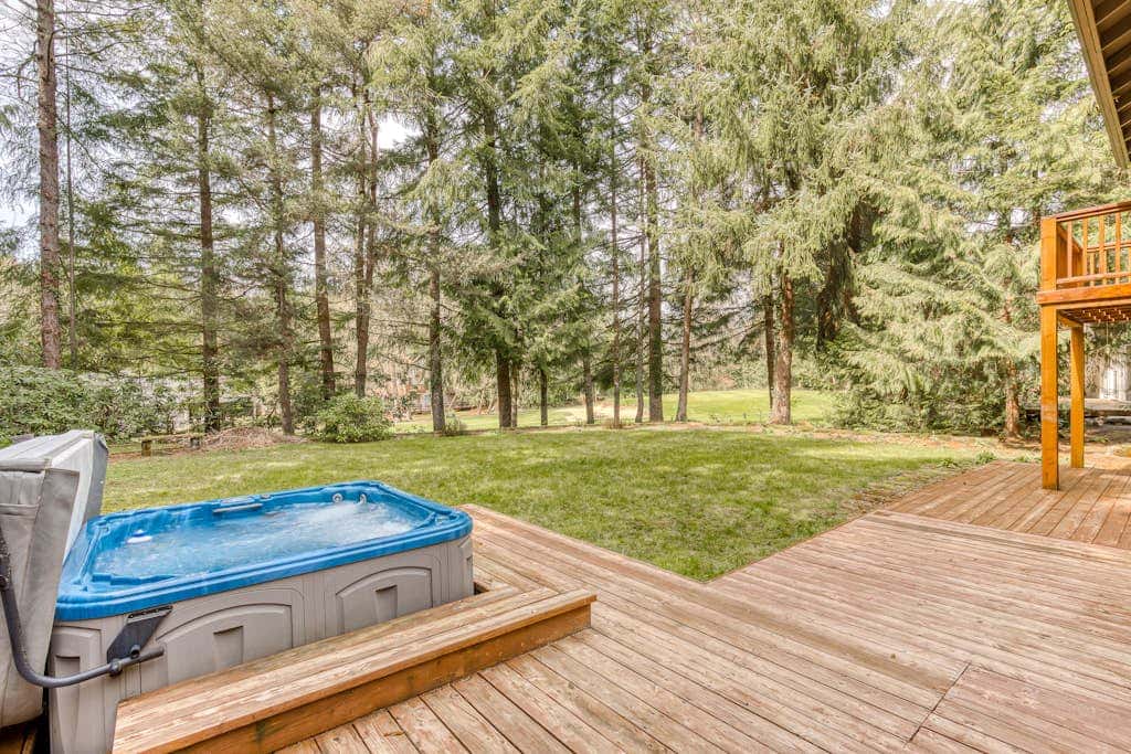 Expansive golf-view getaway with private hot tub, pool, fast WiFi & game room