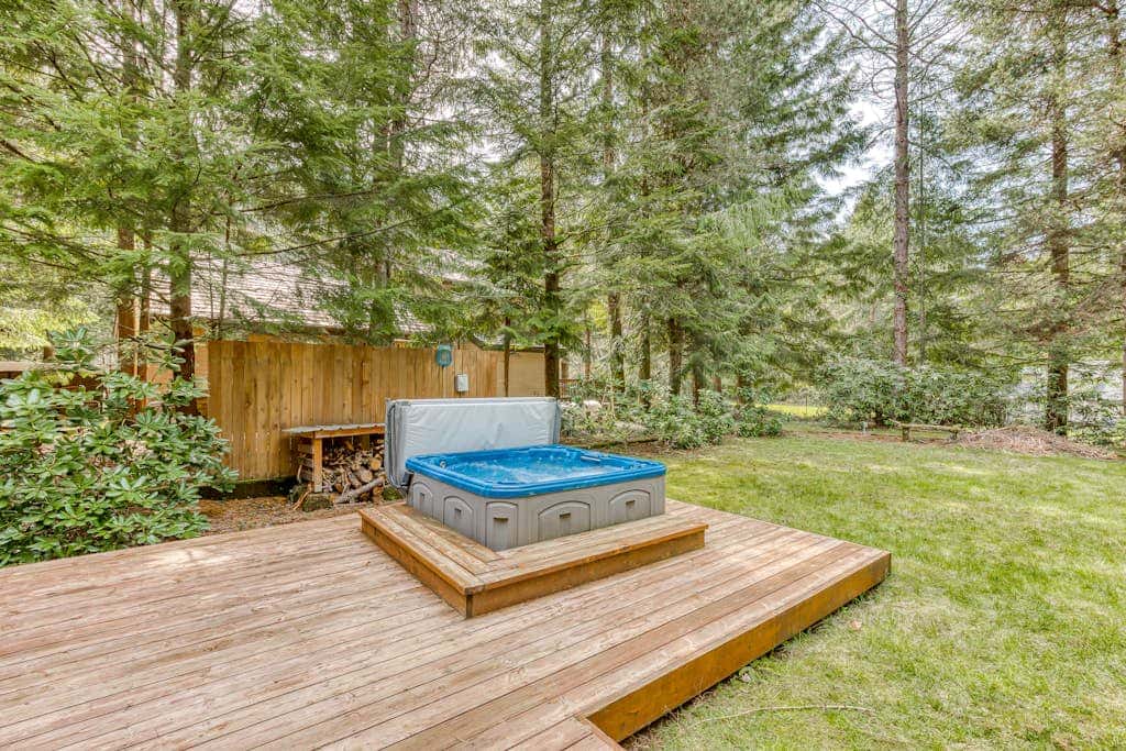 Expansive golf-view getaway with private hot tub, pool, fast WiFi & game room
