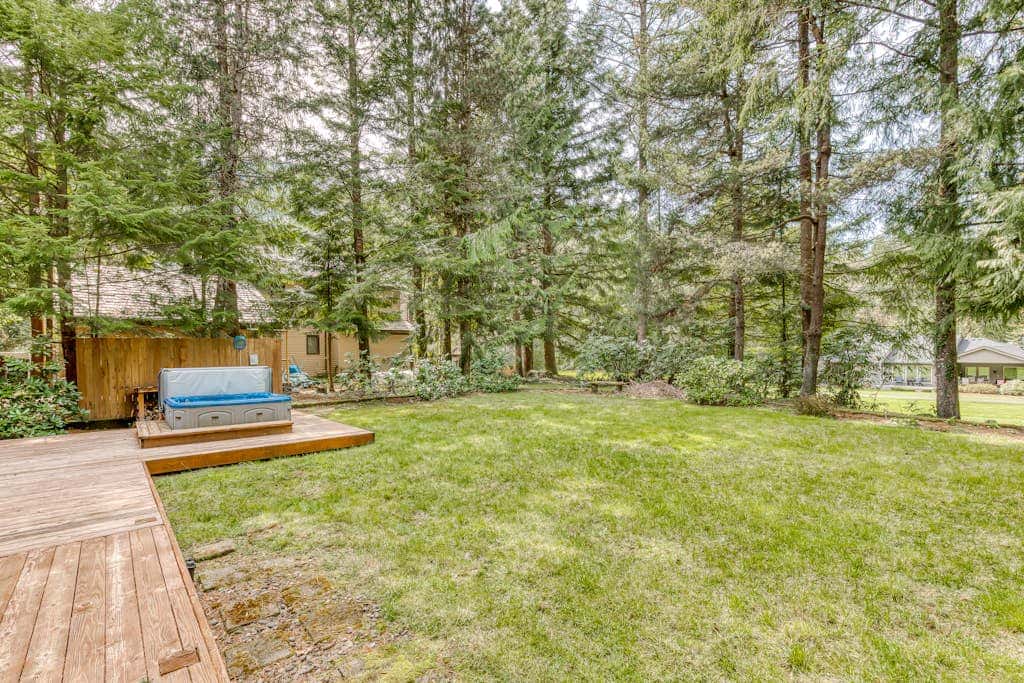 Expansive golf-view getaway with private hot tub, pool, fast WiFi & game room