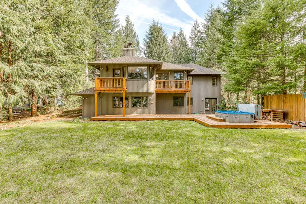 Expansive golf-view getaway with private hot tub, pool, fast WiFi & game room