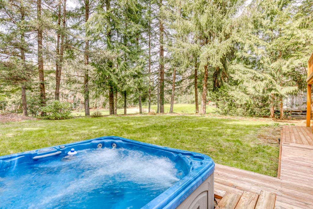 Expansive golf-view getaway with private hot tub, pool, fast WiFi & game room