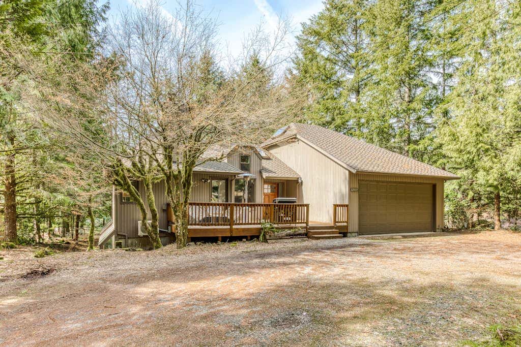 Expansive golf-view getaway with private hot tub, pool, fast WiFi & game room