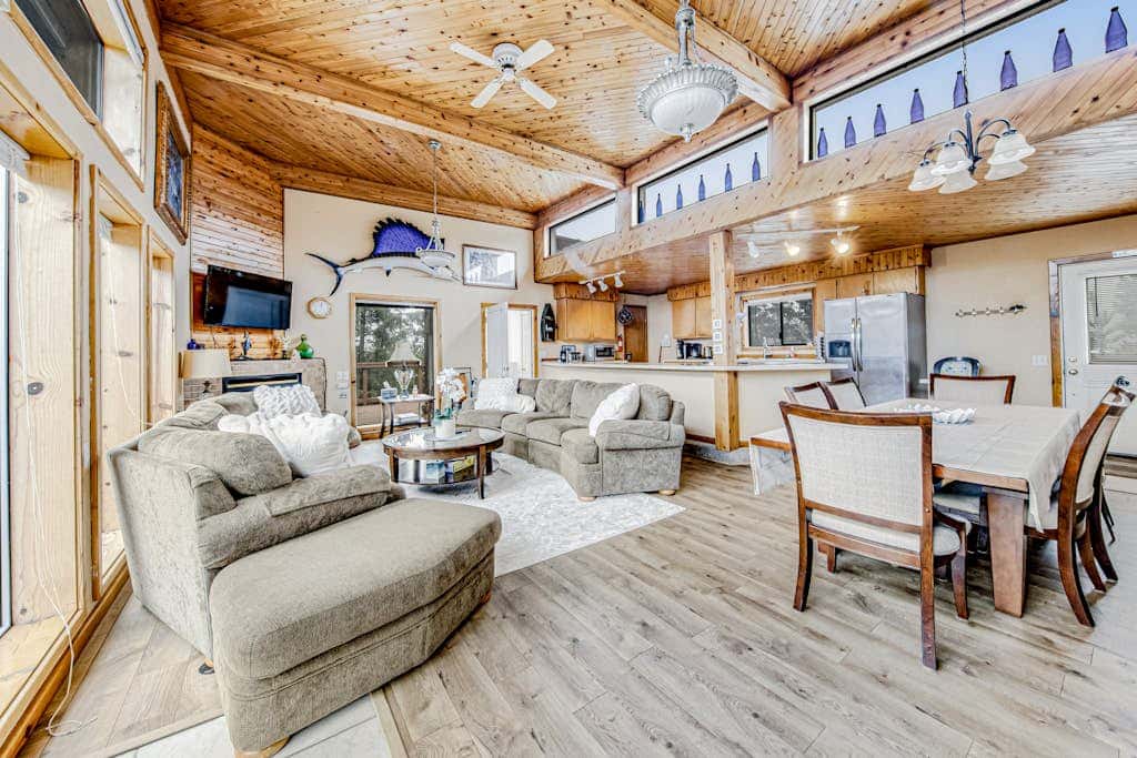 Incredible dog-friendly home with pool table, fast WiFi, gas fireplace, and W&D
