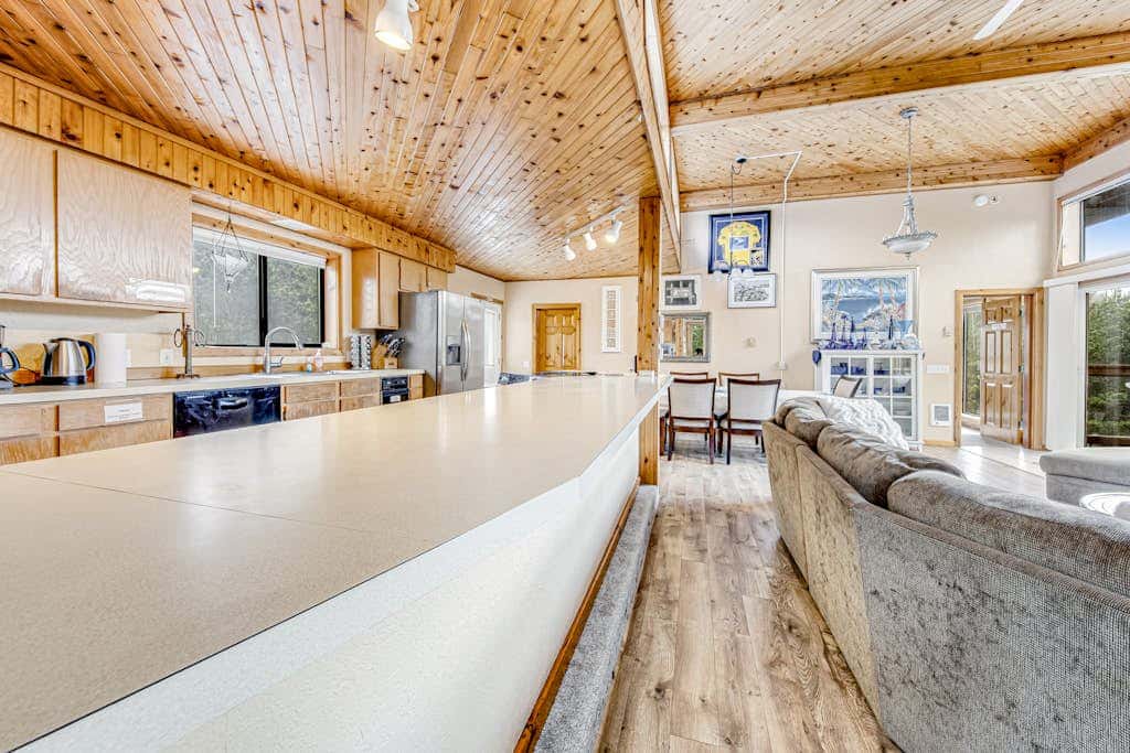 Incredible dog-friendly home with pool table, fast WiFi, gas fireplace, and W&D