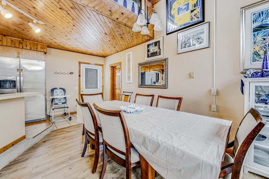 Incredible dog-friendly home with pool table, fast WiFi, gas fireplace, and W&D