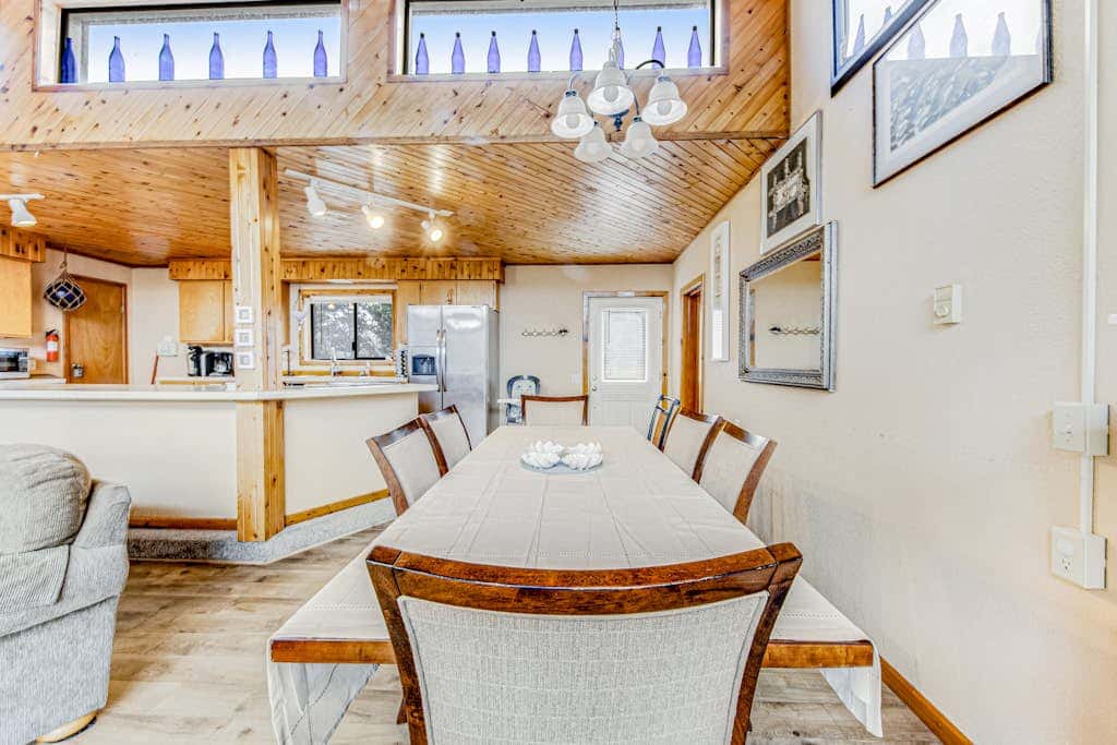 Incredible dog-friendly home with pool table, fast WiFi, gas fireplace, and W&D
