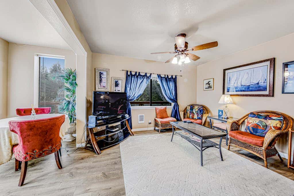 Incredible dog-friendly home with pool table, fast WiFi, gas fireplace, and W&D