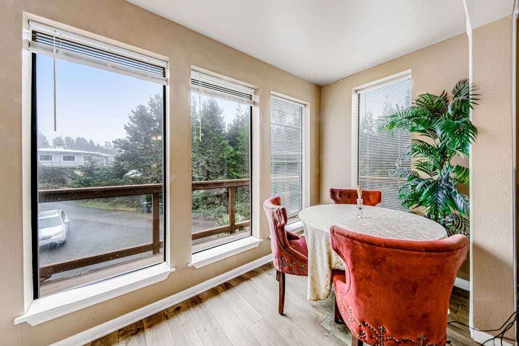 Incredible dog-friendly home with pool table, fast WiFi, gas fireplace, and W&D
