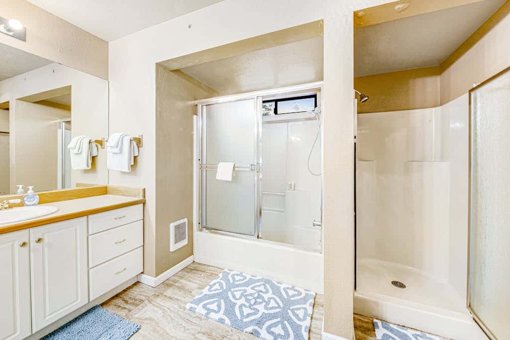Incredible dog-friendly home with pool table, fast WiFi, gas fireplace, and W&D