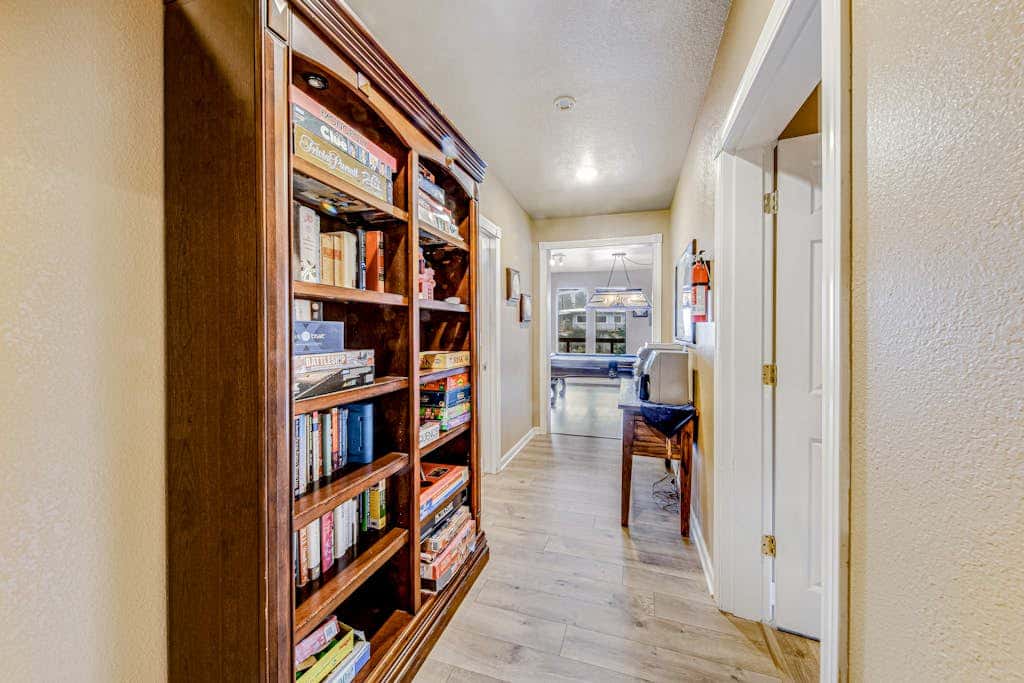 Incredible dog-friendly home with pool table, fast WiFi, gas fireplace, and W&D
