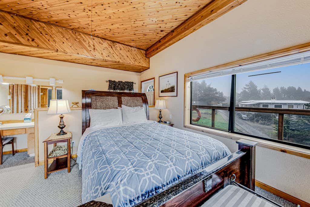 Incredible dog-friendly home with pool table, fast WiFi, gas fireplace, and W&D