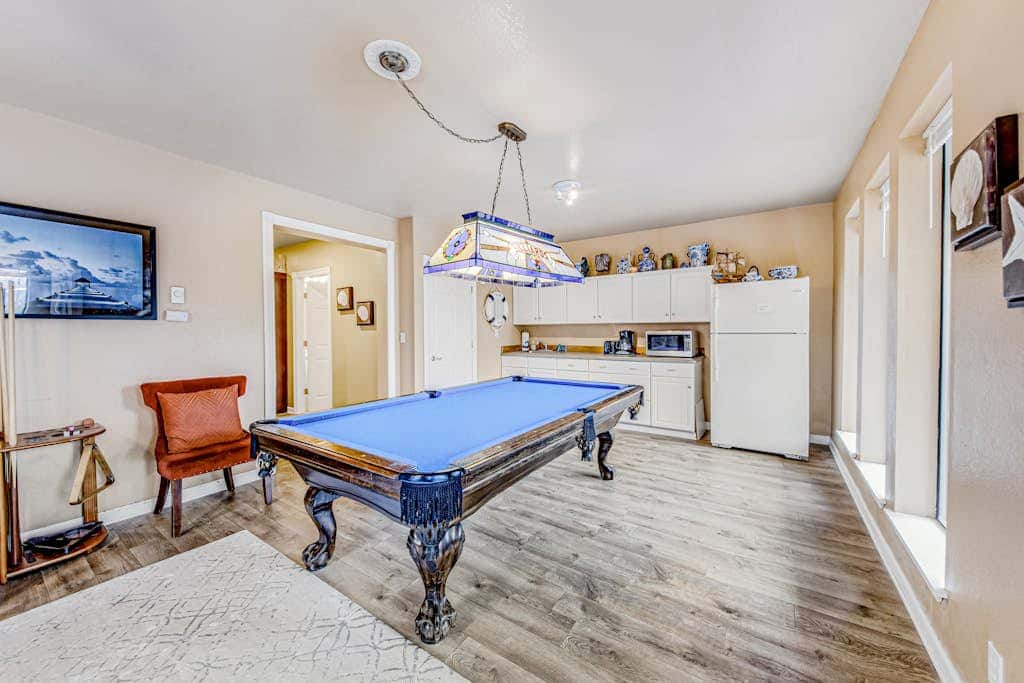 Incredible dog-friendly home with pool table, fast WiFi, gas fireplace, and W&D