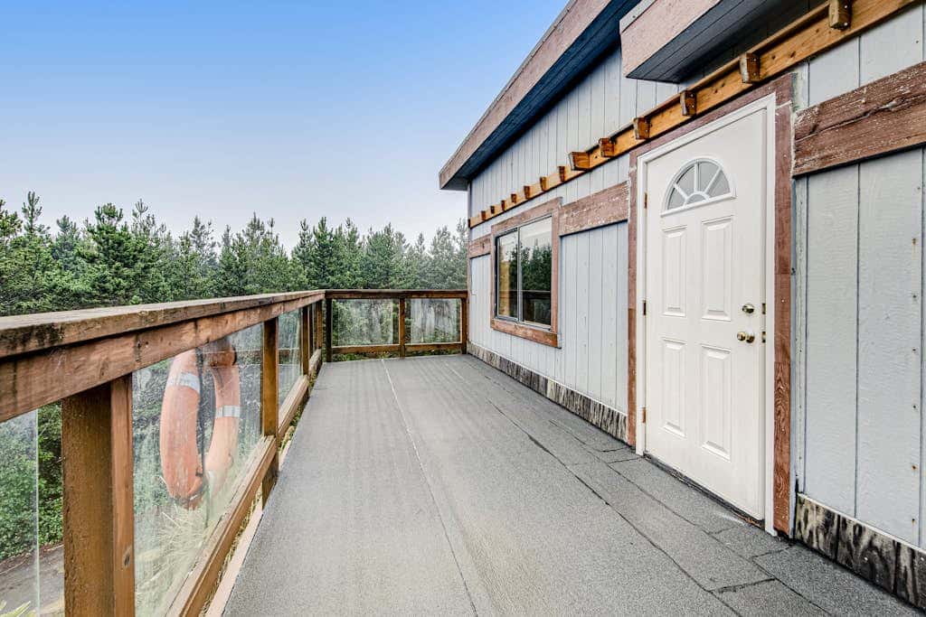 Incredible dog-friendly home with pool table, fast WiFi, gas fireplace, and W&D