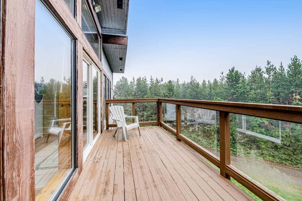 Incredible dog-friendly home with pool table, fast WiFi, gas fireplace, and W&D