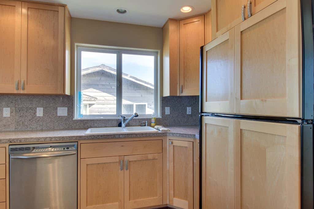 Oceanfront Home with Bay Views, Free WiFi, Gas Grill & Gas Fireplace