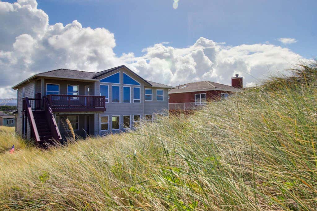 Oceanfront Home with Bay Views, Free WiFi, Gas Grill & Gas Fireplace