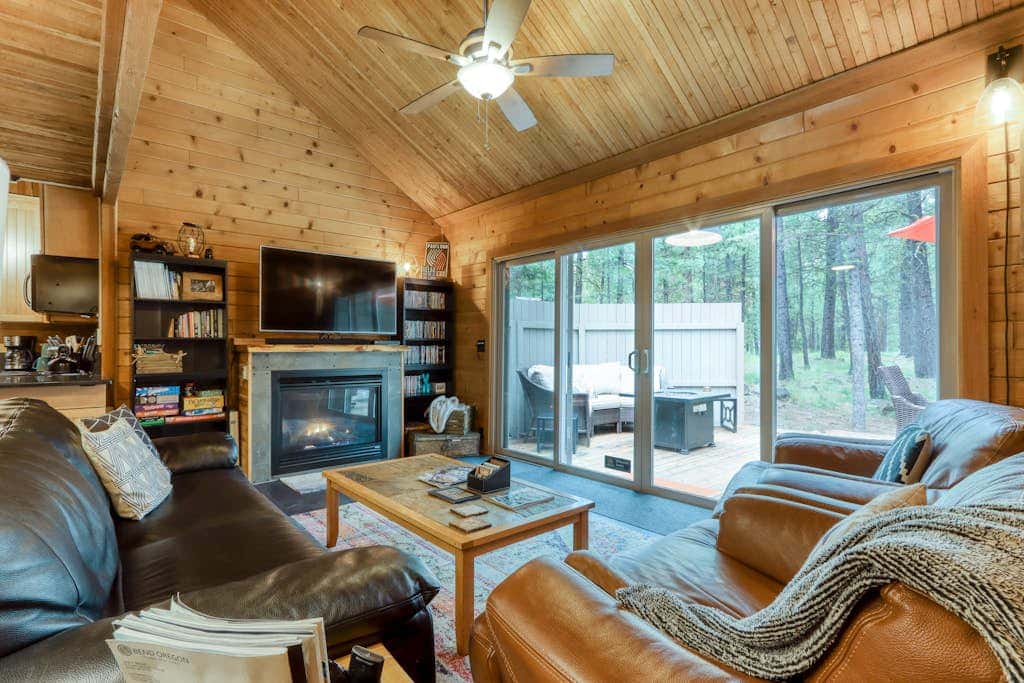 Cozy home with shared pool, sauna, golf, private hot tub & deck - dog-friendly