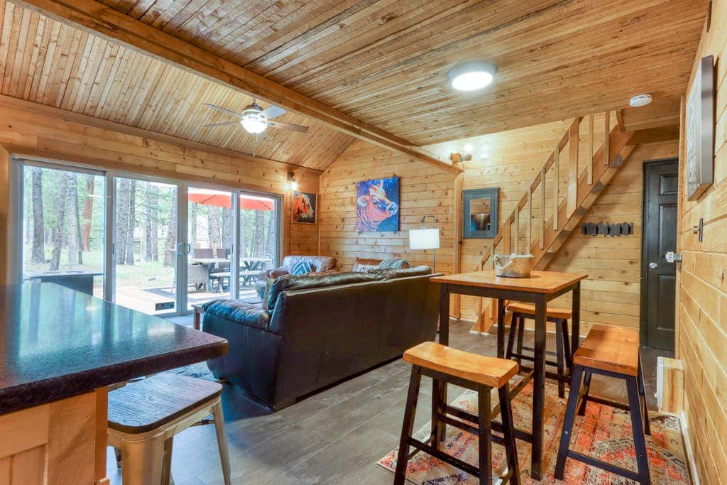 Cozy home with shared pool, sauna, golf, private hot tub & deck - dog-friendly