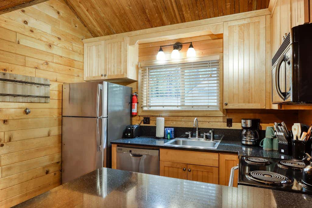 Cozy home with shared pool, sauna, golf, private hot tub & deck - dog-friendly