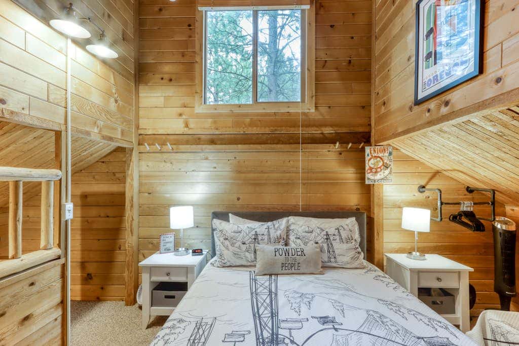 Cozy home with shared pool, sauna, golf, private hot tub & deck - dog-friendly