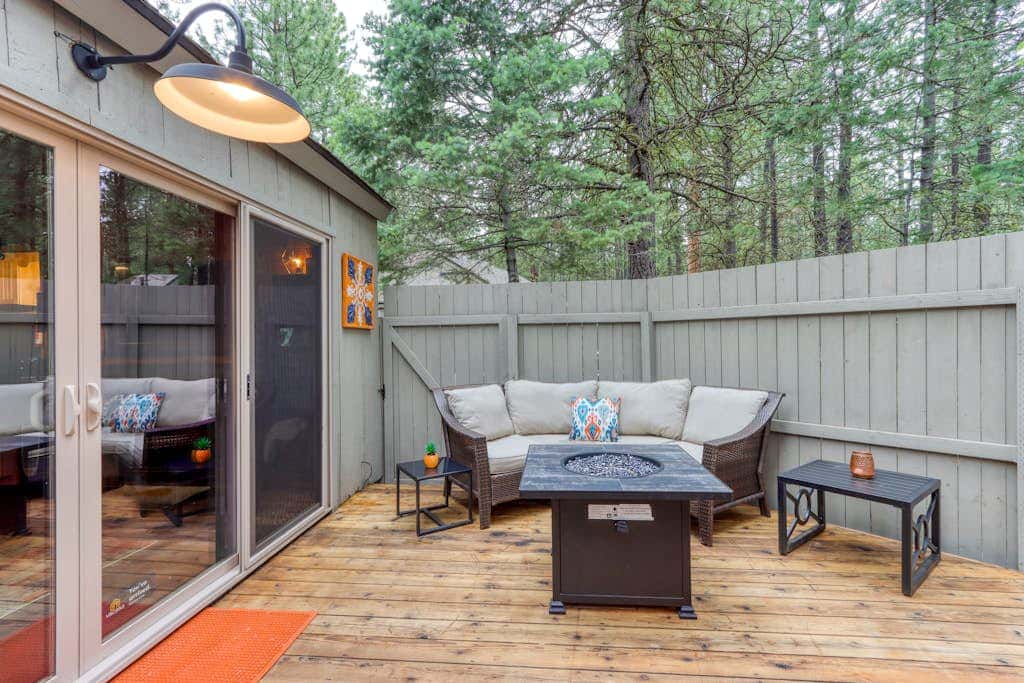 Cozy home with shared pool, sauna, golf, private hot tub & deck - dog-friendly