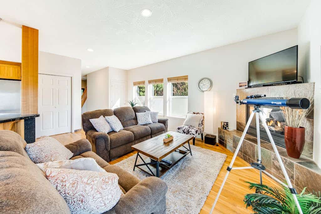 Yaquina Lighthouse View Beach Home