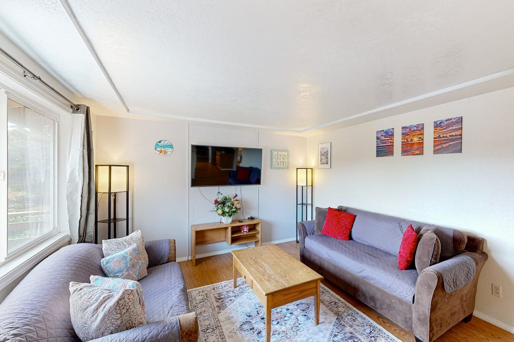 Dog-friendly duplex in the Heart of Nye beach near the beach & downtown