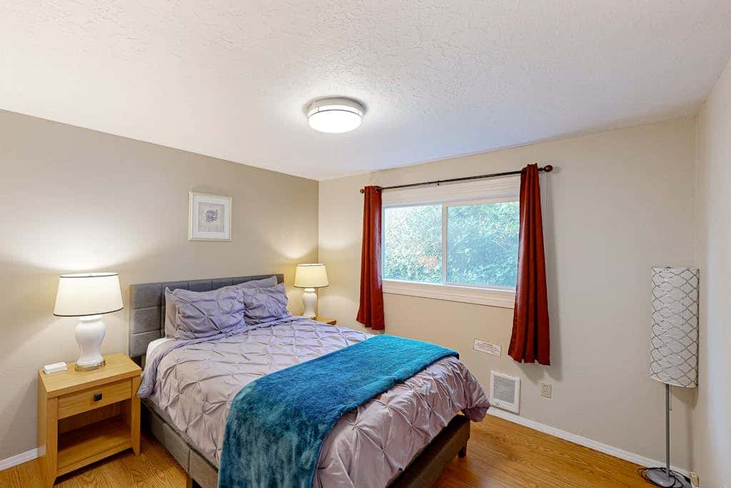 Dog-friendly duplex in the Heart of Nye beach near the beach & downtown