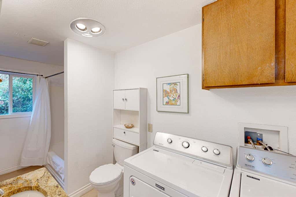 Dog-friendly duplex in the Heart of Nye beach near the beach & downtown