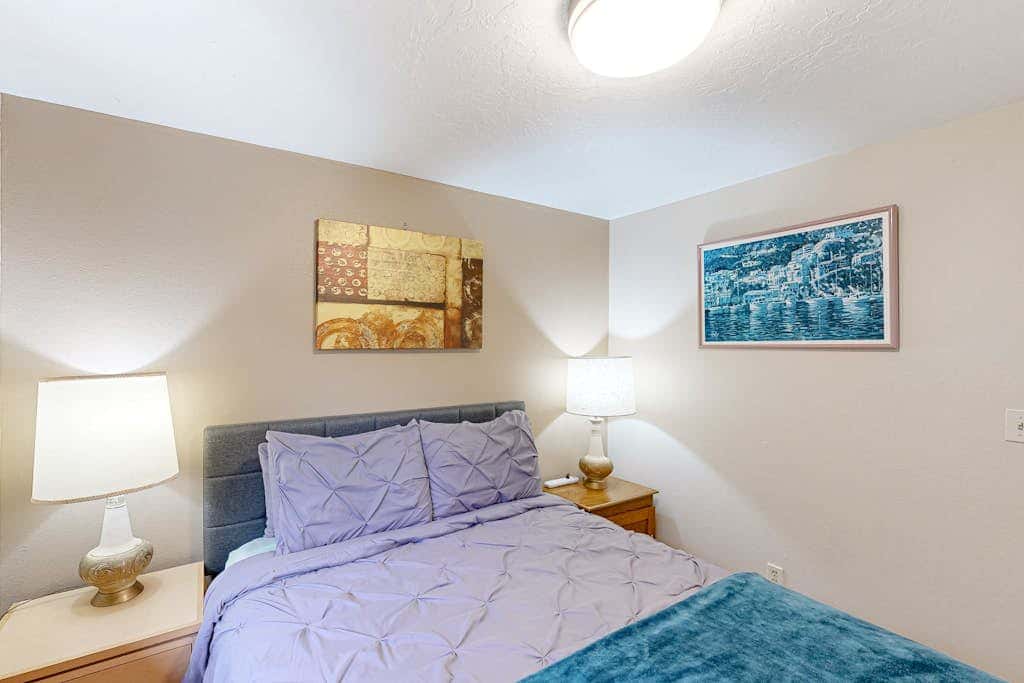 Dog-friendly duplex in the Heart of Nye beach near the beach & downtown