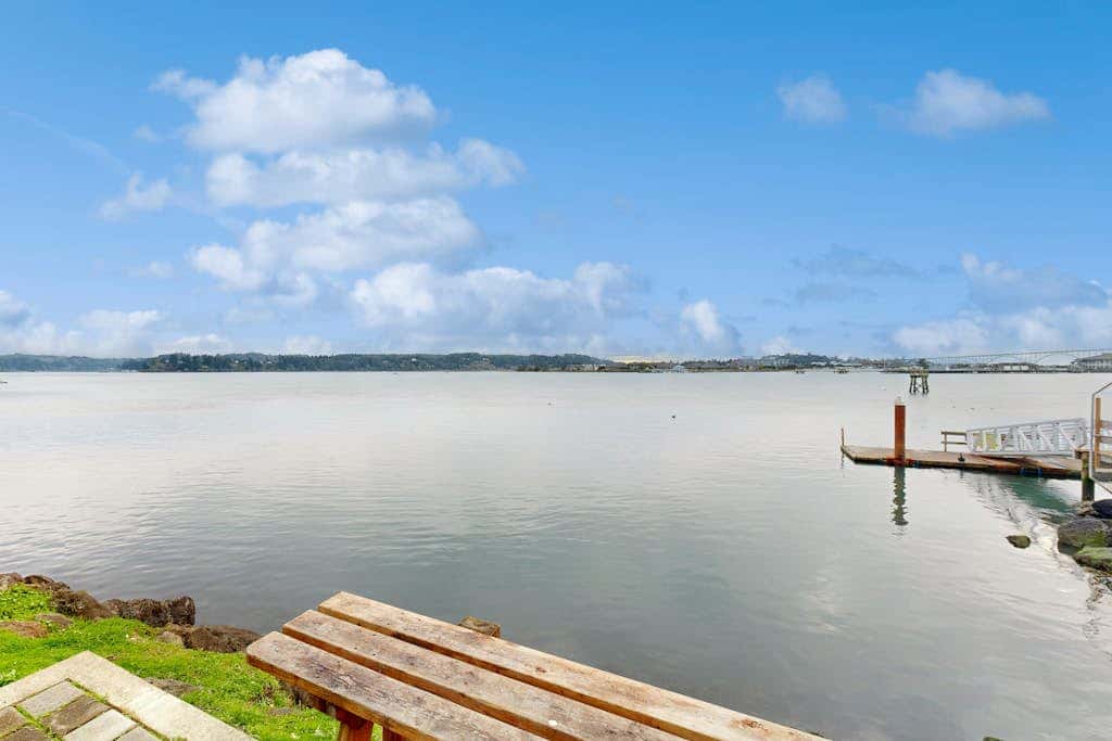 Oceanfront studio - harbor views, shared sauna & dog-friendly