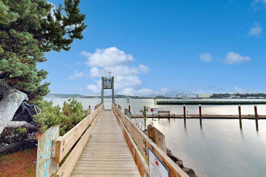 Oceanfront studio - harbor views, shared sauna & dog-friendly