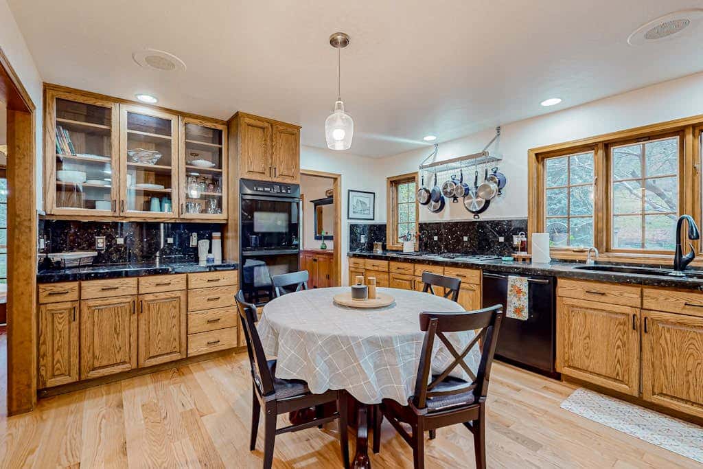 Dog-friendly hilltop estate with fireplace & incredible Columbia River view