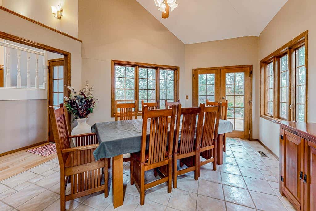 Dog-friendly hilltop estate with fireplace & incredible Columbia River view
