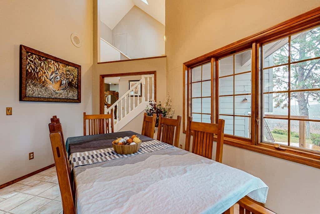Dog-friendly hilltop estate with fireplace & incredible Columbia River view