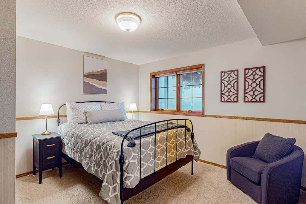 Dog-friendly hilltop estate with fireplace & incredible Columbia River view