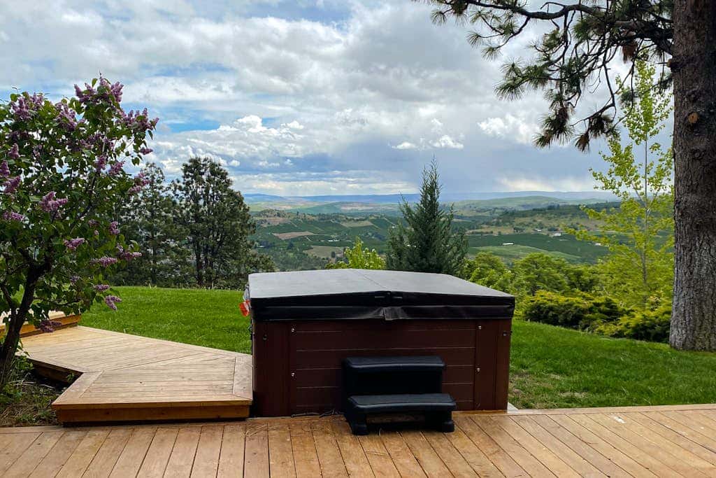 Dog-friendly hilltop estate with fireplace & incredible Columbia River view