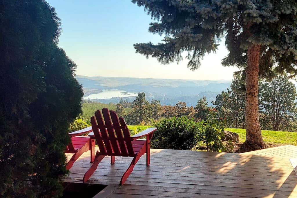Dog-friendly hilltop estate with fireplace & incredible Columbia River view