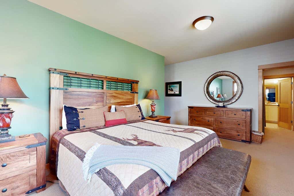 44 Freemont Crossing - Rustic-Chic Retreat with Deck, Hot Tub & Bikes
